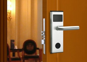 HOTEL DOOR LOCKS & KEY CARDS: WHAT TO KNOW